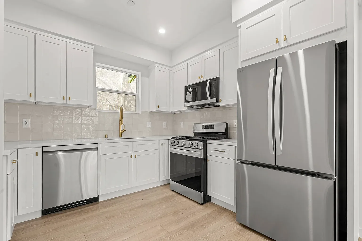 5 bed, 4.5 bath, 1900 sqft, $1,425 — Photo 3