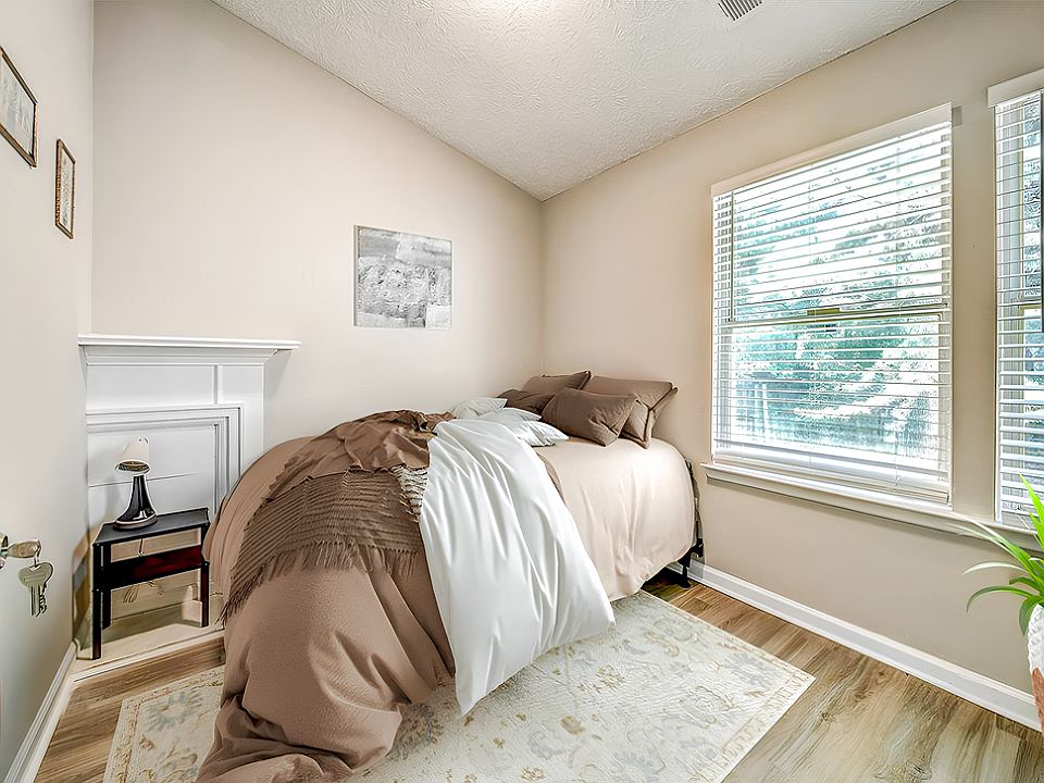 Disclaimer: This photo has been virtually staged. Not all furnishings seen will be included. Please view the virtual tour.