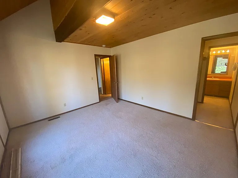 63980 N Highway 97 — Photo 17