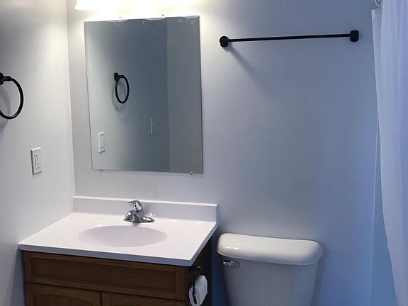 Newly remodeled full bathroom