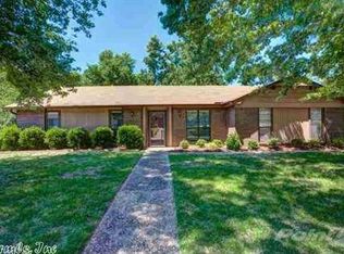 12100 Pleasant Tree Dr, Little Rock, AR 72211