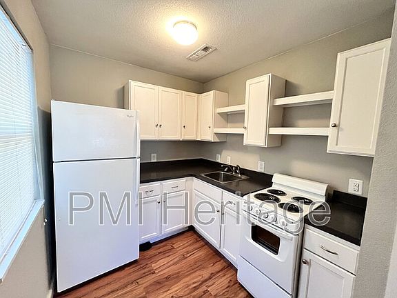 3rd image of 103 W Martin Luther King Jr Blvd #1