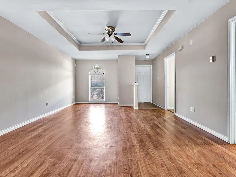 1714 Medina Dr — Photo 7
