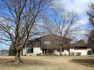 1122 Bayshore Dr, Iron Mountain, MI 49801