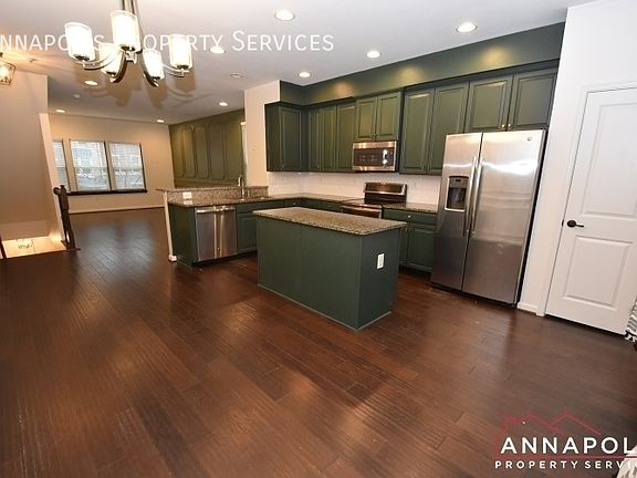 2nd image of 623 Ravenwood Dr