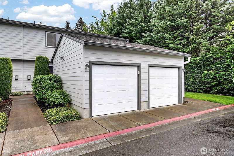 2nd image of 4000 NE 109th Avenue #V118