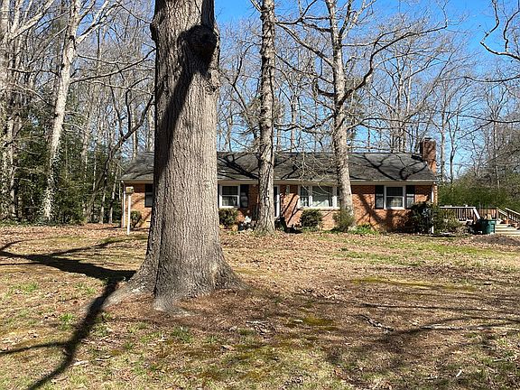 3rd image of 1900 Chinchilla Dr