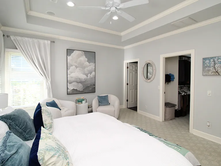 1401 NE Dysart Woods Ln — Photo 18