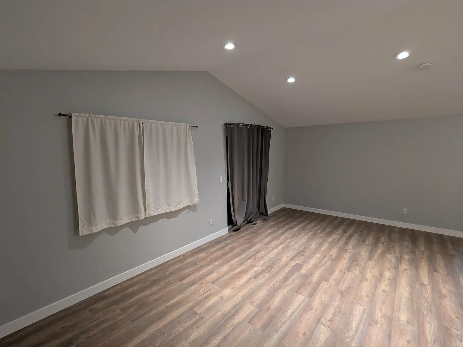 2 bed, 1043 sqft, $2,100 — Photo 4