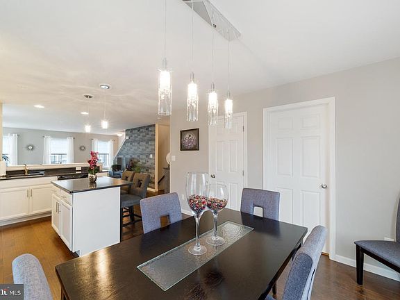 4th image of 40 Maffet Ln