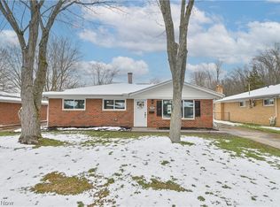 229 Maplelawn Dr, Berea, OH 44017