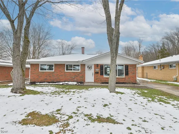 229 Maplelawn Dr, Berea, OH 44017