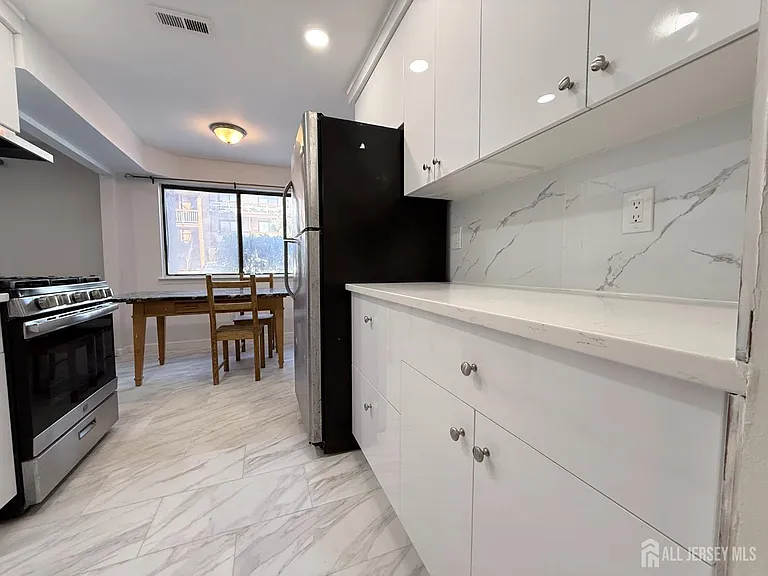 513 Edison Glen Ter #513 — Photo 7