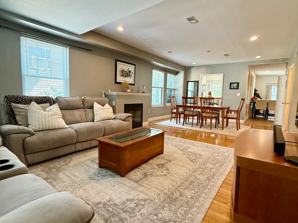 43 Port Norfolk St #1L