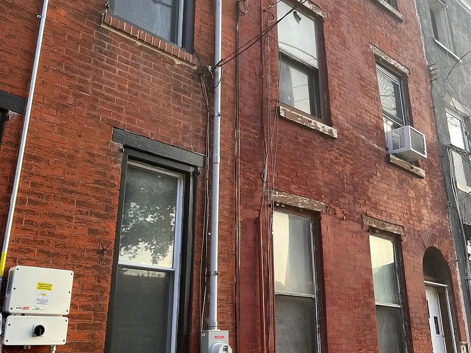 Building Photo 3