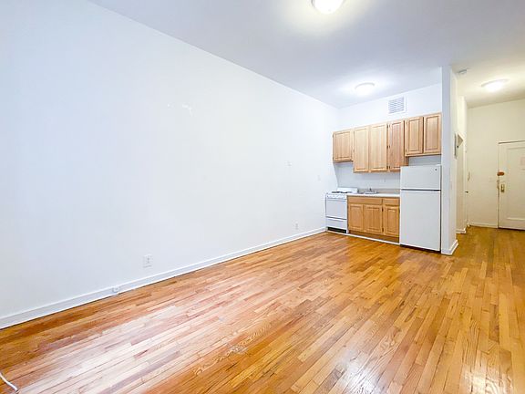 3rd image of 52 Saint Marks Pl APT 2D