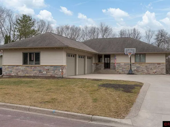 27 Ridgewood St, Mankato, MN 56001