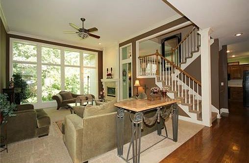 2nd image of 5817 Manor Dr