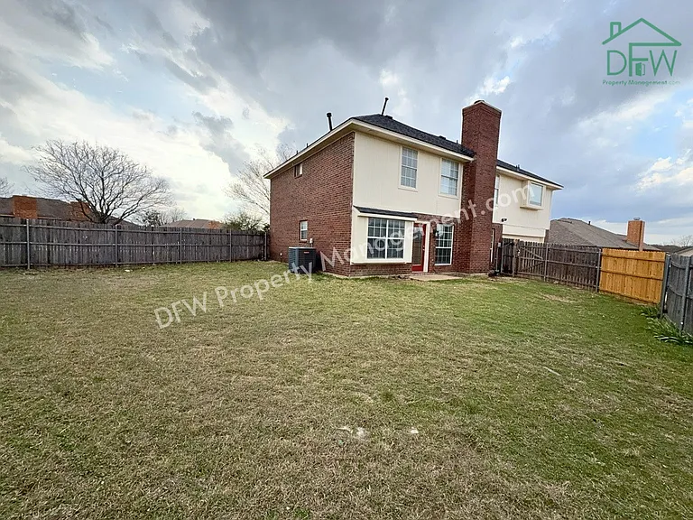 704 Inglewood Trl — Photo 29