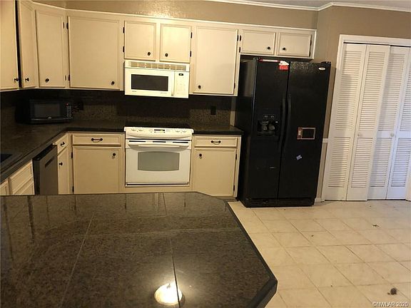 3rd image of 5332 Foxglove Dr