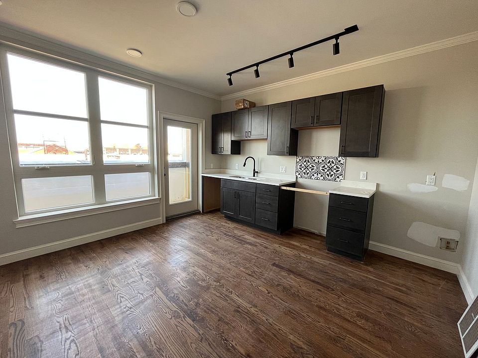 1st image of 605 Campbell Ave SE #402