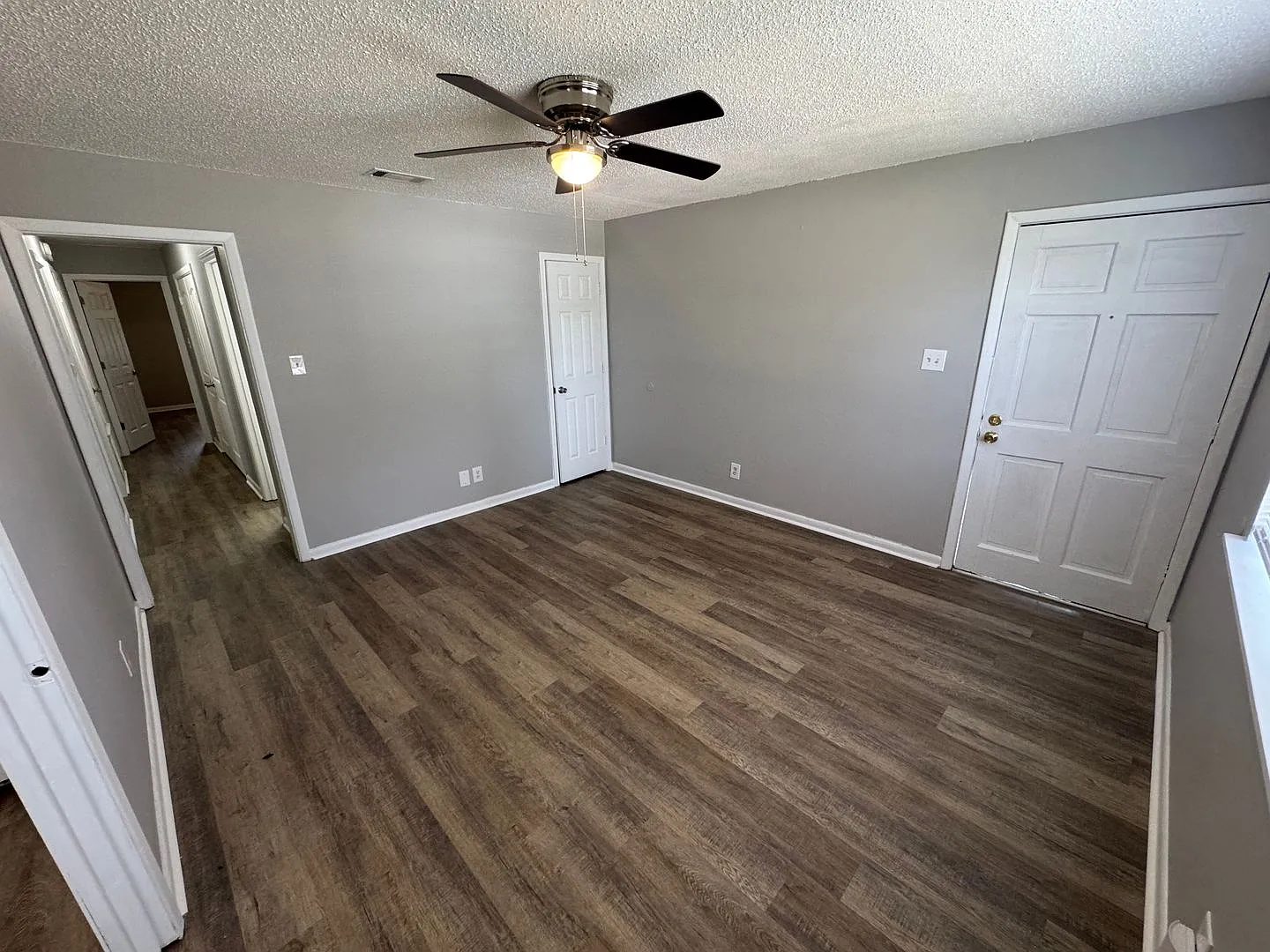 619-621 Newcastle Drive — Photo 3
