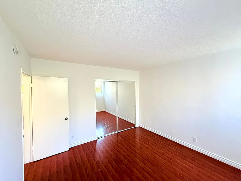 1376 N. Serrano Avenue — Photo 15
