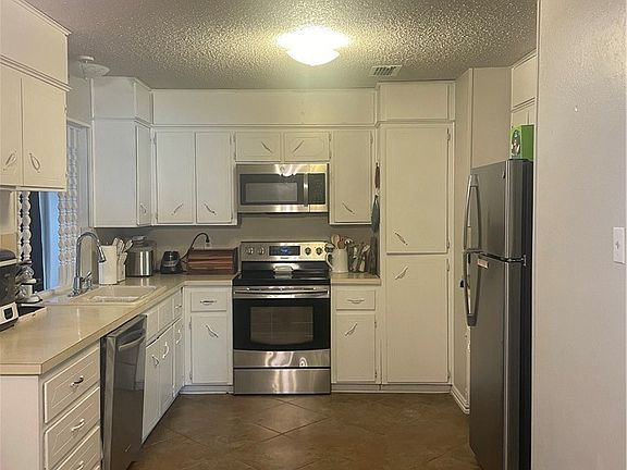 5th image of 2804 Lawndale St