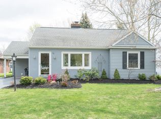 62 Melrose Rd, Williamsville, NY 14221