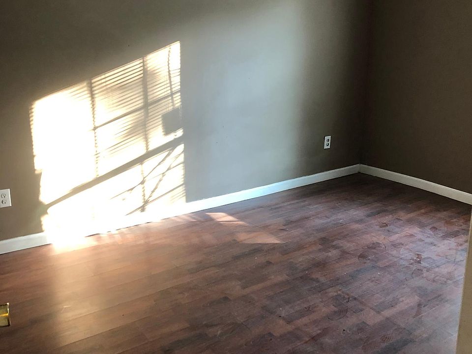 2nd image of 404 Shallowford Rd