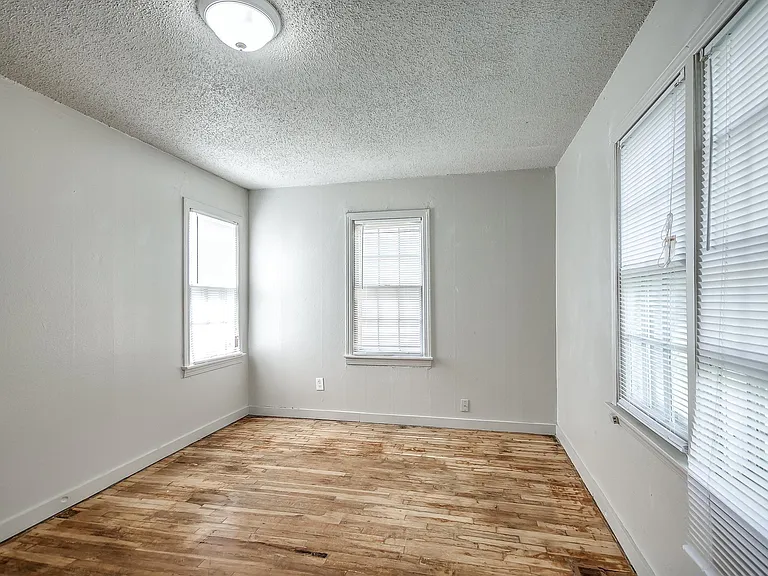 2121 June Ln — Photo 9