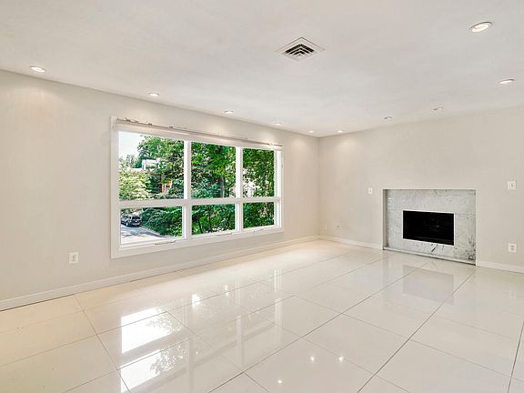 5th image of 3800 Lorcom Ln