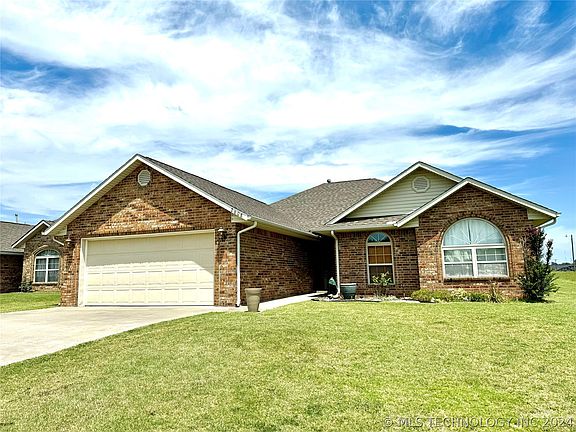 3rd image of 2608 Eastgate Dr