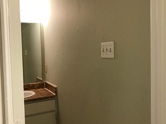 2nd image of 417 Matt Ln #417