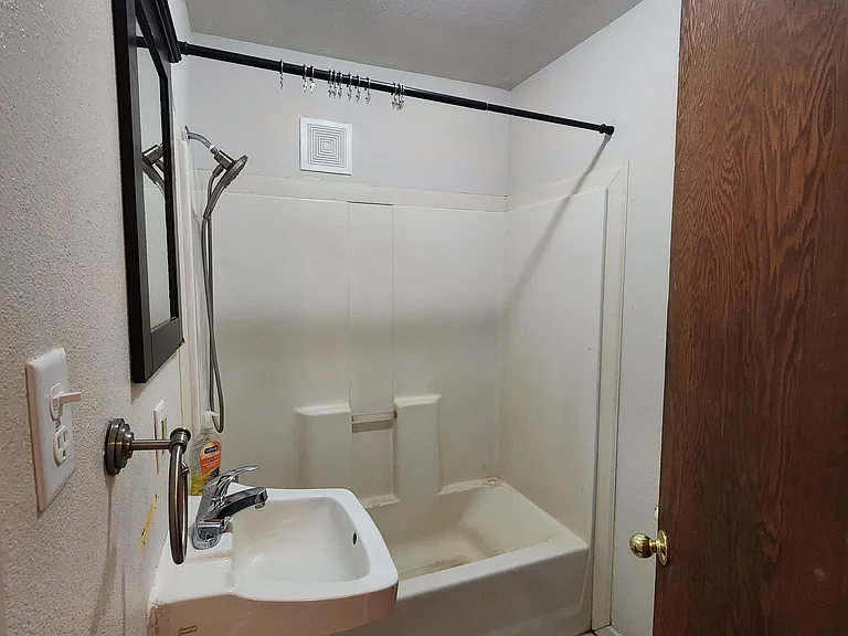 1805 NE Valley Rd — Photo 8