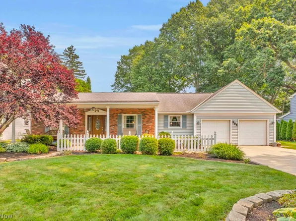 385 Appleblossom Ln, Bay Village, OH 44140
