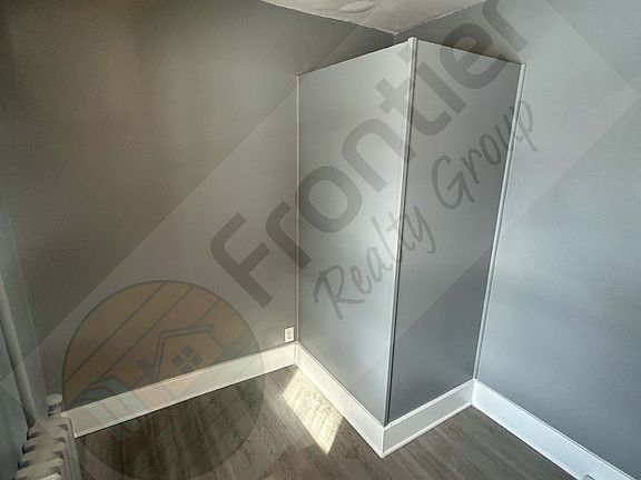 3rd image of 453 22nd St #1