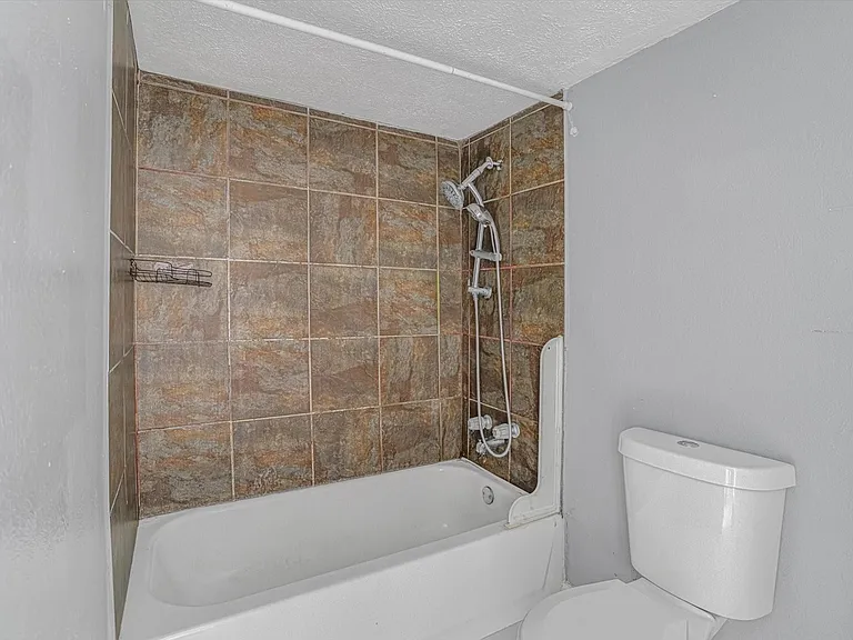 14618 Flair Dr — Photo 25