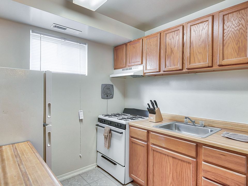 Park Plaza East & West Apartments 3800 Fords Ln Baltimore MD Zillow