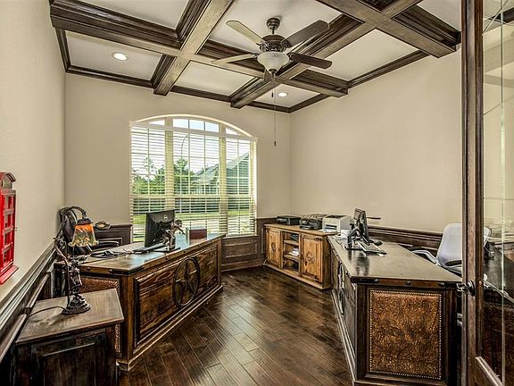 5th image of 814 Evergreen Meadows Ln