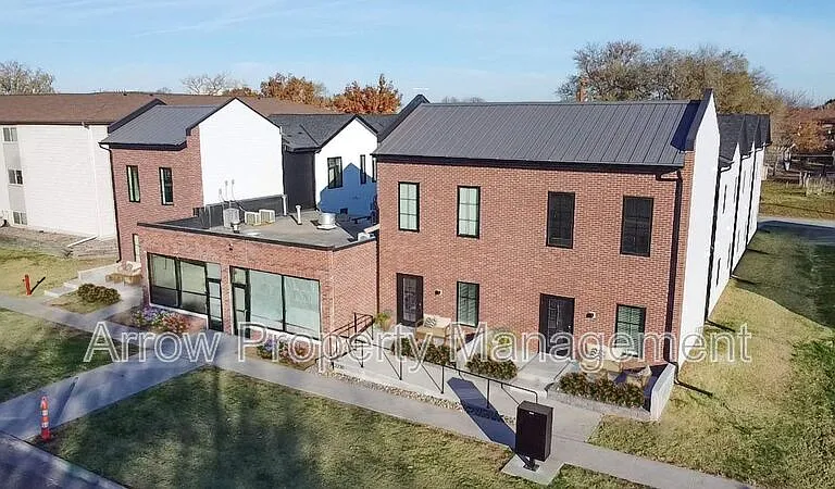 2230 R St #1 — Photo 2