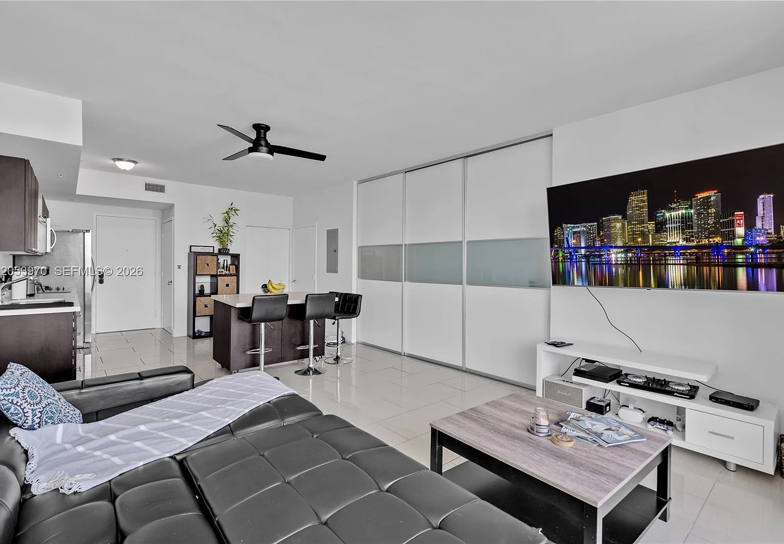 Ivy Condo — Photo 3