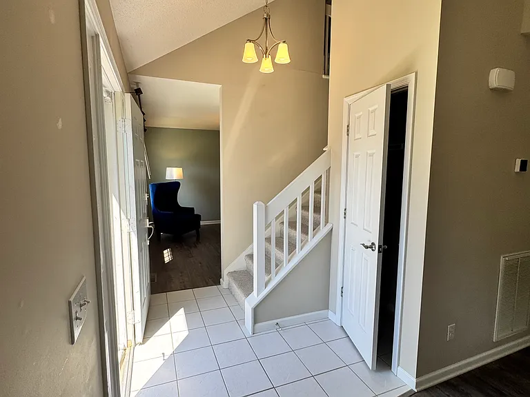 1200 King Edwards Way — Photo 4