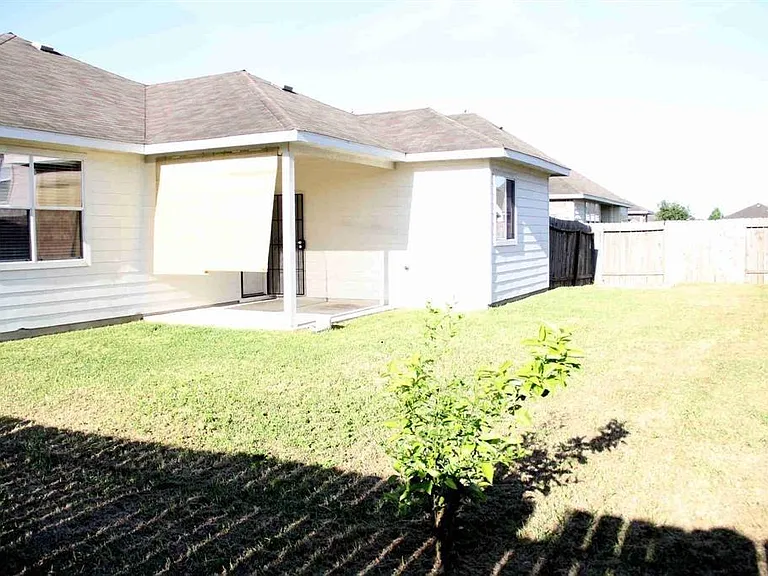 7310 Northfork Dr — Photo 24