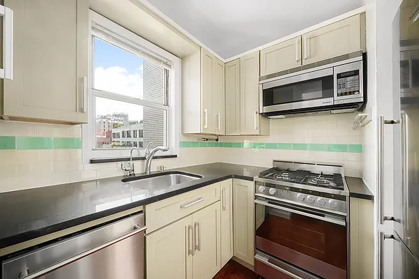 Sold by Compass | media 4