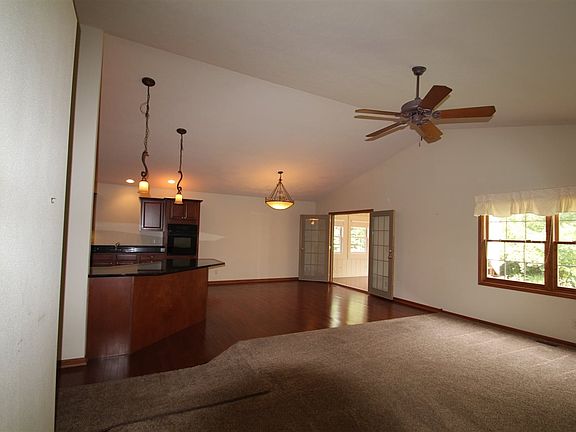 3rd image of 15641 Oakview Ln