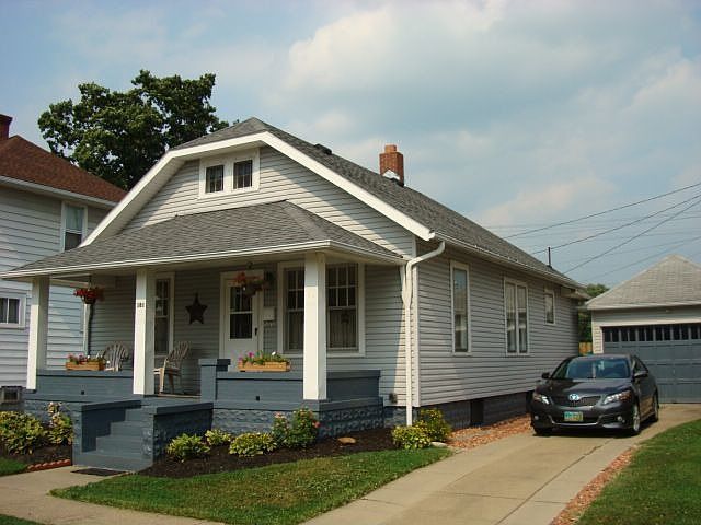 1st image of 581 Church St