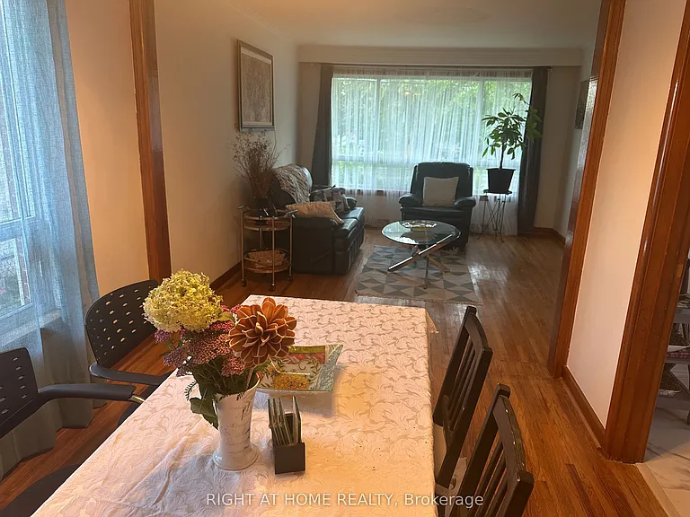 309 Queen Mary Dr — Photo 8