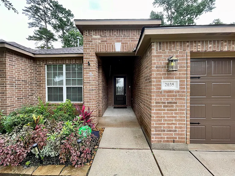 2035 Borthwick Ln — Photo 3
