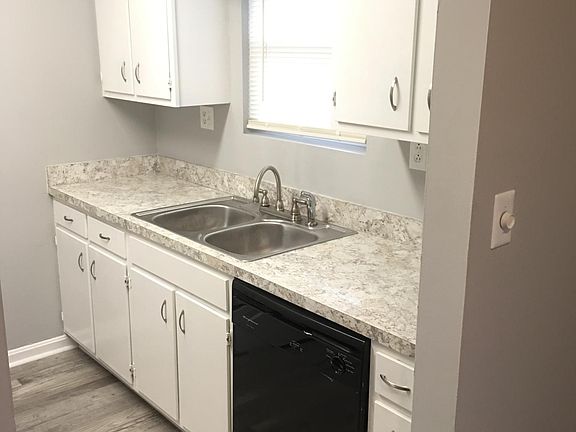 4th image of 308 Woodhill Ln